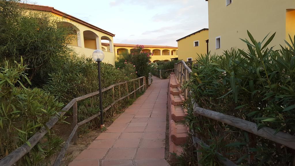 Gemma Delle Mimose Apartment Badesi Luaran gambar